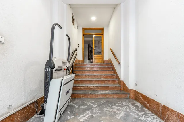 Piso de 87 m2 con 3 dormitorios en Pedro Antonio de Alarcón 27, junto a Recogidas — 4