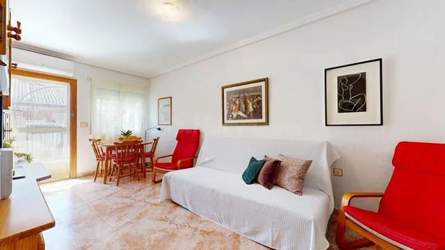 Vivienda completa con solárium, parking y patio trasero en S - foto 3