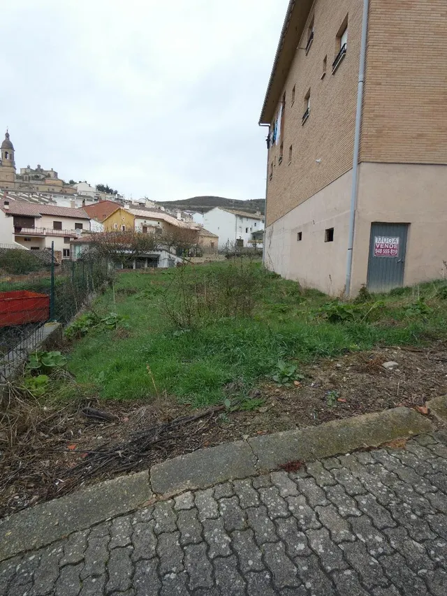 Local con terreno en Arroniz — 8
