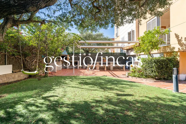 Espectacular bajo con gran jardín privado, piscina y parking a 5 minutos del mar — 32