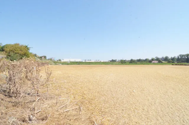 Urbis te ofrece un terreno en Doñinos de Salamanca, zona Santibañez del Río. Importante: la parcela no tiene edificación. — 2
