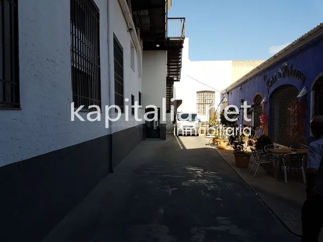 Local en Venta en primera linea de carretera en Bocairent. — 4