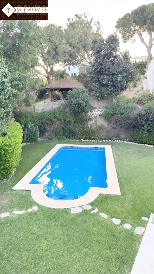 GRAN VILLA INDEPENDIENTE EN PARCELA CON PISCINA PRIVADA - foto 4