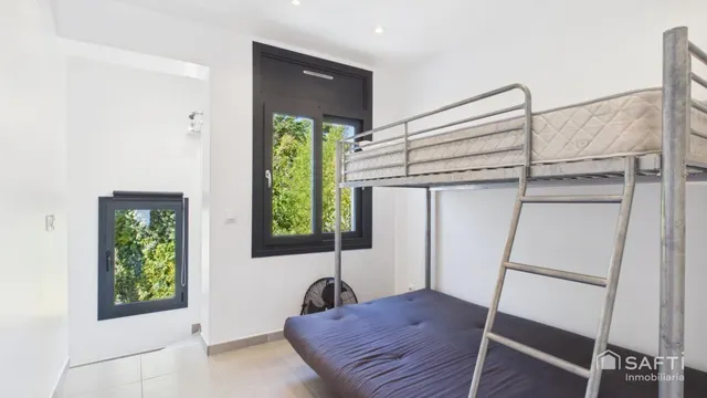 Casa moderna con cuatro habitaciones, piscina y garaje — 14