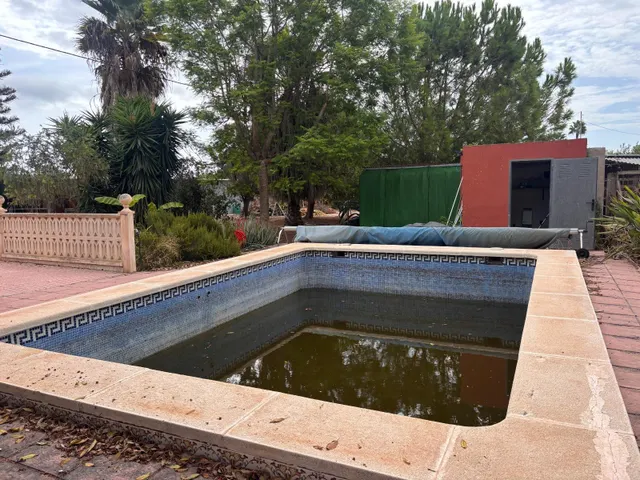 Impresionante Chalet en La Hoya con Amplio Terreno y Piscina — 23