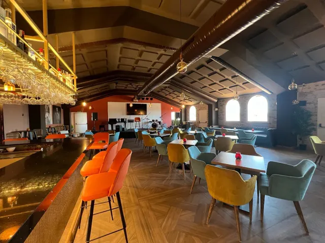 VENTA LOCAL COMERCIAL Y TRASPASO NEGOCIO DE RESTAURACIÓN EN EL PARAISO — 2