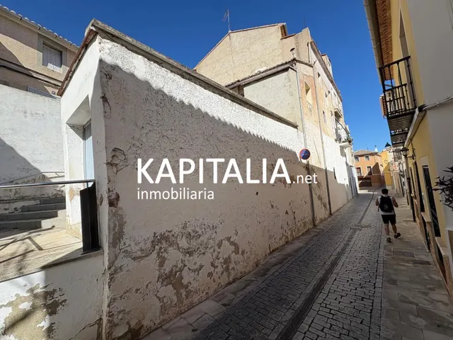 Casa en venta en Genovés, 5 habitaciones y terraza. — 24