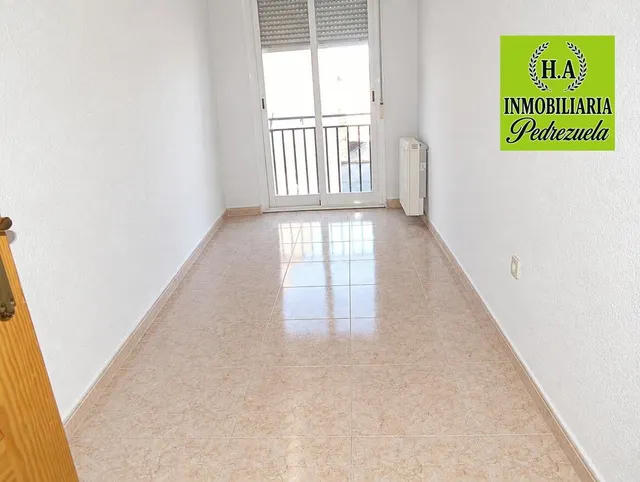 Oportunidad Única: Piso Luminoso en Pedrezuela con Plaza de Garaje — 14