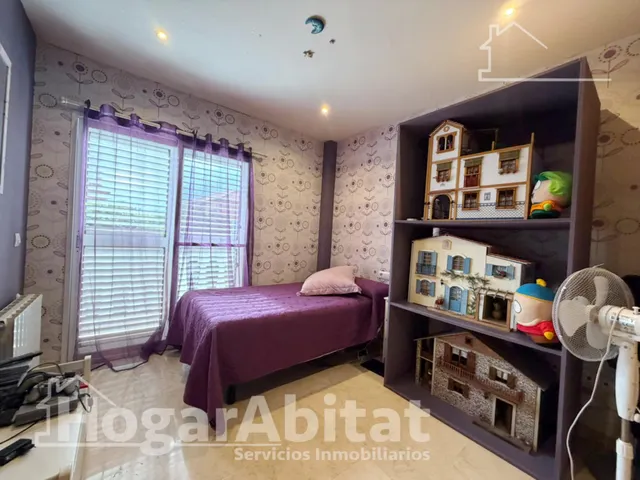 Privacidad y vida al aire libre en este exclusivo chalet con jardín, buhardilla y garaje en Masías — 26
