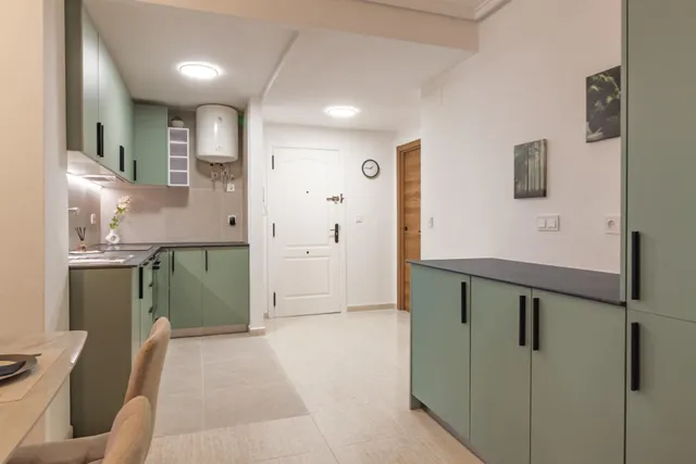 Apartamento elegantemente reformado, céntrico y espacioso. Balcón con orientación oeste ¡y a solo 550 m de Playa del Cura! en Torrevieja — 13