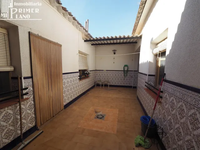 Amplia Casa en Tomelloso a Reformar por €120,000 — 8