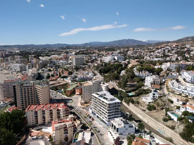 Enclavada en Carvajal, Fuengirola, a escasos pasos de la playa y el paseo marítimo — 25