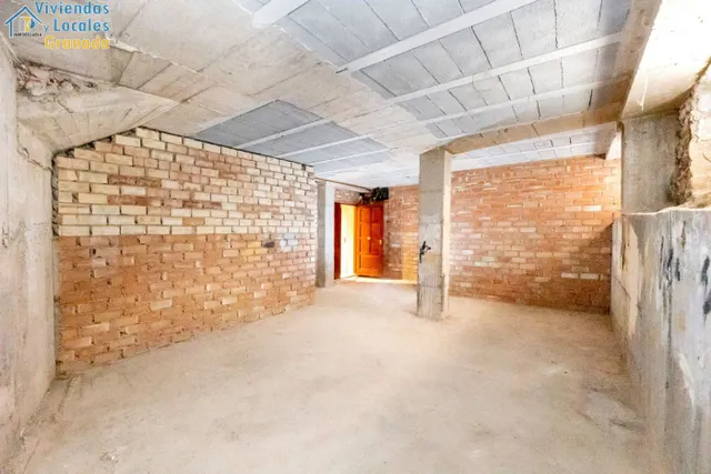 LOCAL EN VENTA JUNTO PLAZA ISABEL LA CATÓLICA — 10