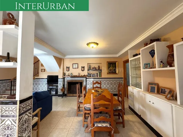 Chalet 5 habitaciones 268m² en venta - Urb. Montcati - foto 4