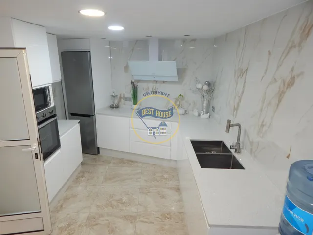Casa Espaciosa en Montesa: Comodidad y Estilo — 10