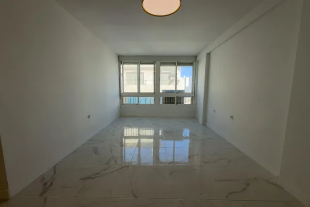 Piso completamente reformado – 3 habitaciones, y vistas parciales al mar — 4
