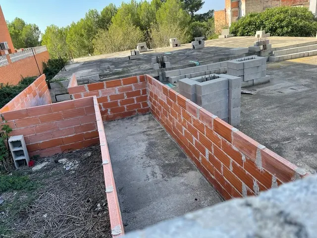 SUELO URBANO CON OBRA PARADA EN CONSTANTI - foto 4