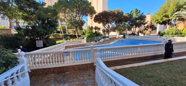 Apartamento reformado con piscina y parking comunitario — 30