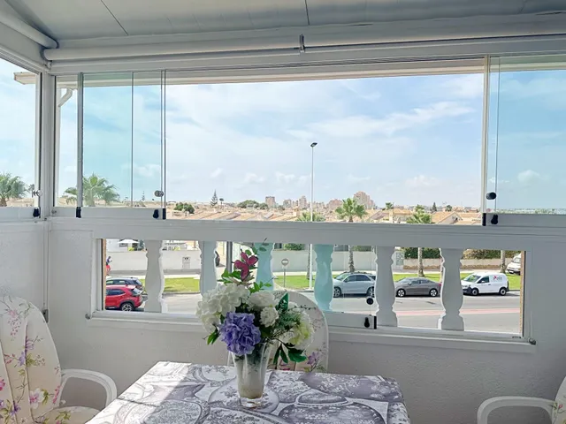 Bungalow en planta alta con vistas a la piscina — 3