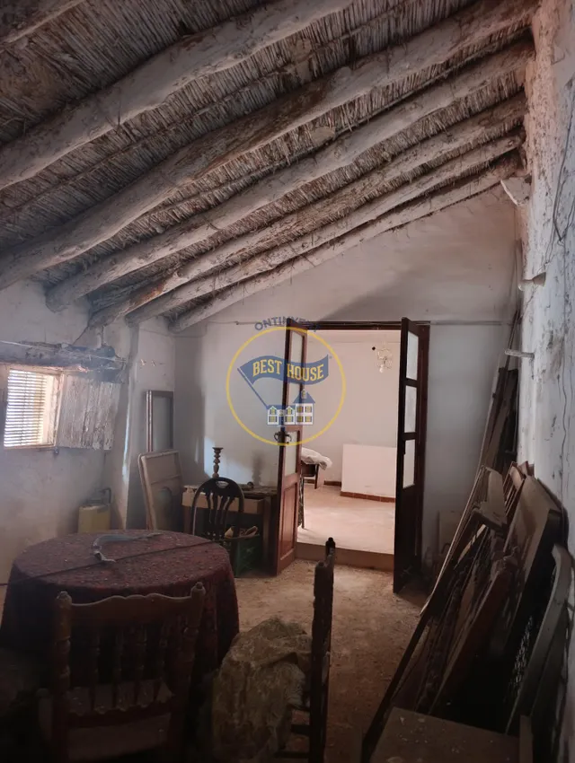 Oportunidad amplia casa de pueblo en Montesa para reformar a tu gusto — 44