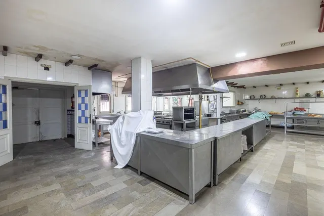EN VENTA HOTEL Y RESTAURANTE LOS PINILLOS — 30