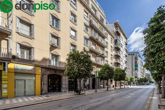 PISO COMPLETAMENTE REFORMADO EN CALLE RECOGIDAS — 40