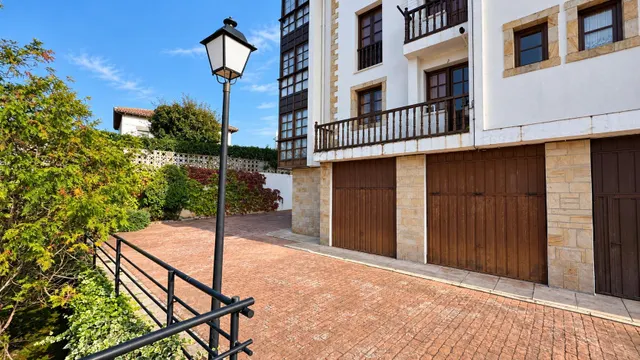PISO CON GARAJE CERRADO EN EL CENTRO DE COMILLAS — 28