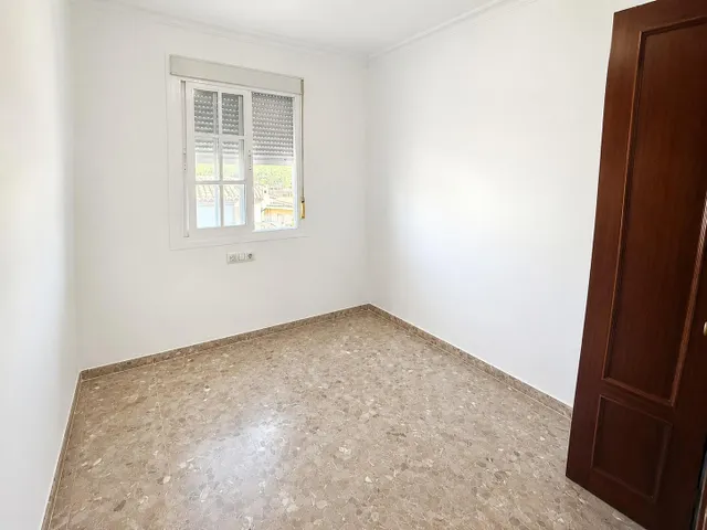 ADOSADO CON GRAN PATIO EN RINCONCILLO — 11