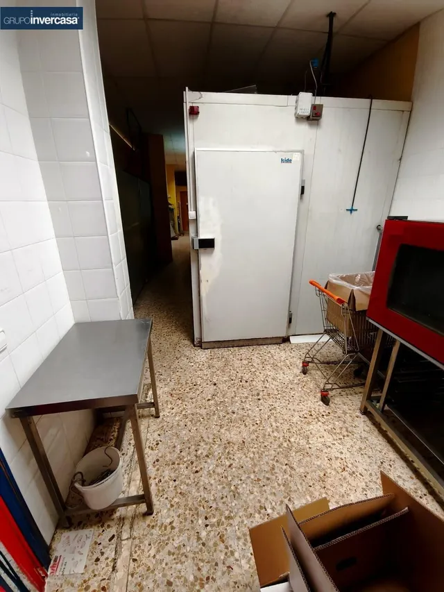 Gran local comercial de 261 m2 situado en zona céntrica de Vilamarxant (Valencia). — 24