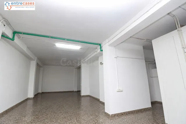 LOCAL/ALMACÉN DE ESQUINA – 80 m2 – DOBLE FACHADA – POSIBLE C