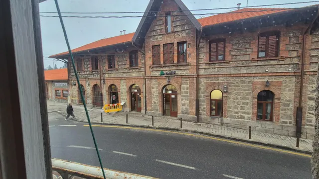 Dos pisos y un local en Cercedilla — 44