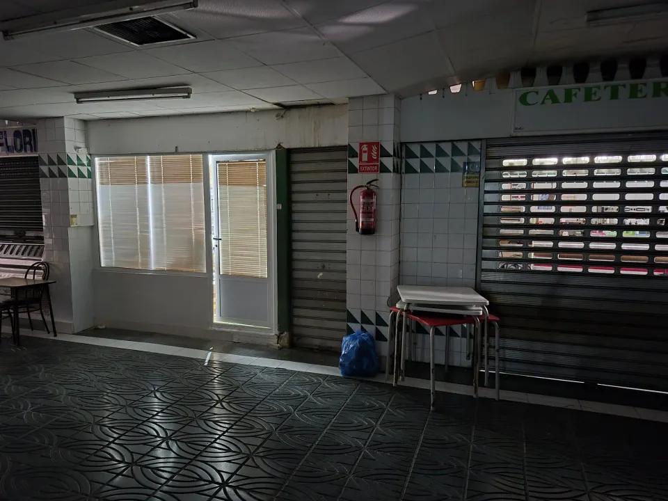 SE VENDE LOCAL EN EL MERCADO DE BENALUA/OCASION / 16 MTS CUADRADOS