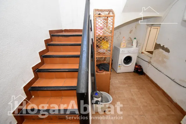 AMPLIA CASA PARA REFORMAR CON 7 DORMITORIOS EN EL CENTRO — 25