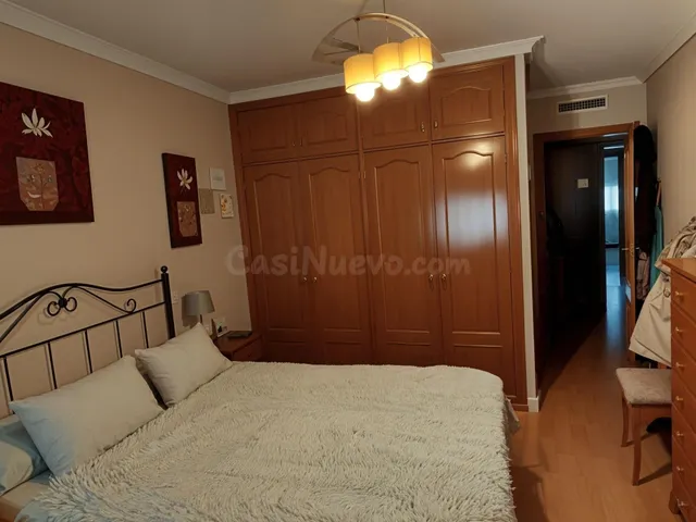Amplio Piso en el Corazón de Albacete: Una Oportunidad Única — 5