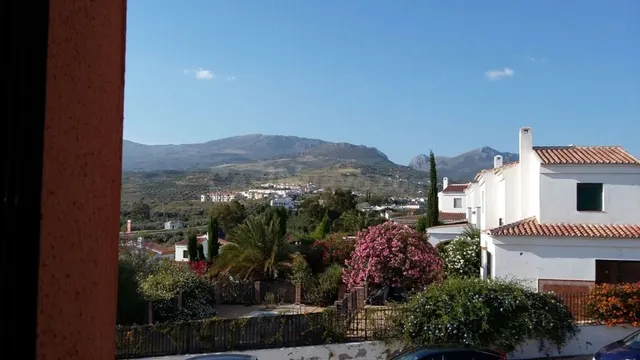 VILLA EXCLUSIVA CON PISCINA PRIVADA EN LA AXARQUÍA MALAGUEÑA — 3