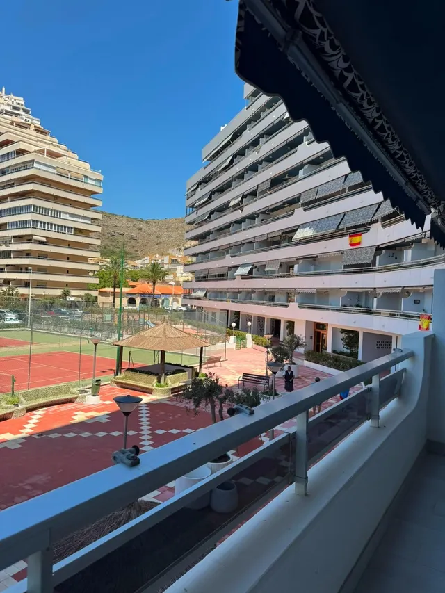 Apartamento reformado en primera línea de playa con vistas a - foto 4