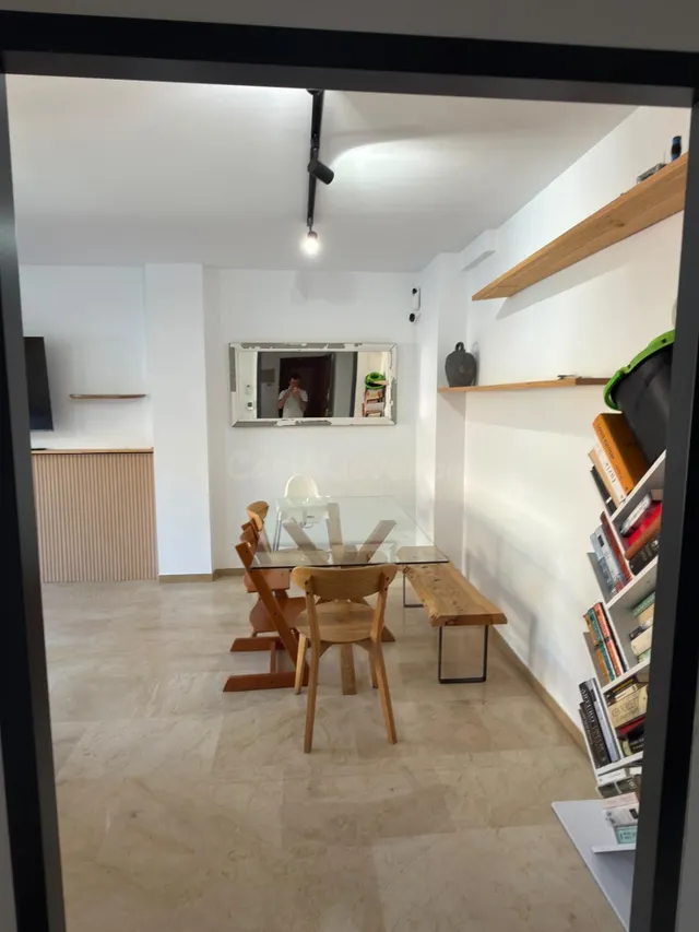 Venta de piso de 3 habitaciones y 2 baños con trastero - foto 2