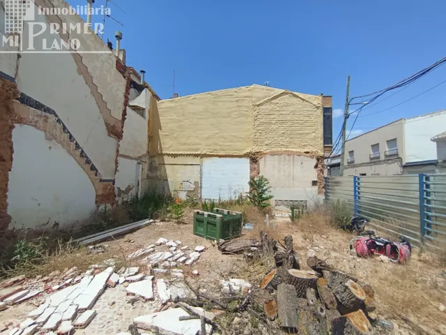 Magnífico Solar en Esquina con Amplia Fachada en Tomelloso - foto 3