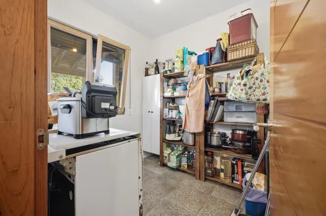 UNA JOYA EN PIEDRA GALLEGA EN EL CORAZÓN DE LAS RÍAS BAIXAS. 407 m2 construidos | Parcela: 1.626 m2 | Dormitorios: 4 | Baños: 3 — 19