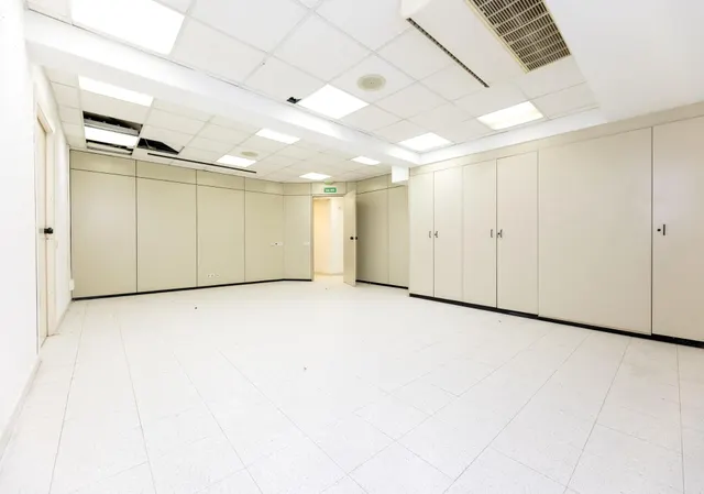 Vivienda de 170 m2 con 5 dormitorios en Gran Vía – Amplia y con gran potencial — 14