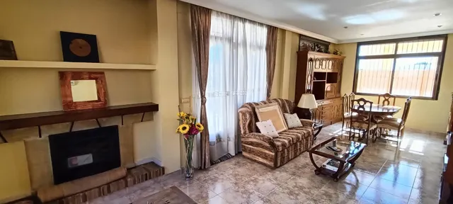 Gran chalet independiente de 3 plantas con dos viviendas y piscina — 26
