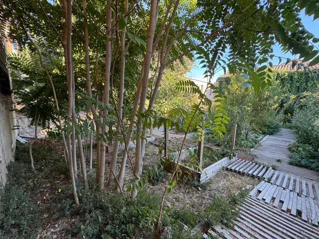 Nave en zona urbana con 264 m2 y con jardín de 114 m2 orientado al sur, garaje y gran potencial como estudio profesional. — 8