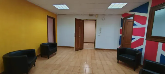 SE VENDE LOCAL ENTREPLANTA EN MUY BUENA ZONA CON TODOS LOS SERVICIOS A MANO — 15