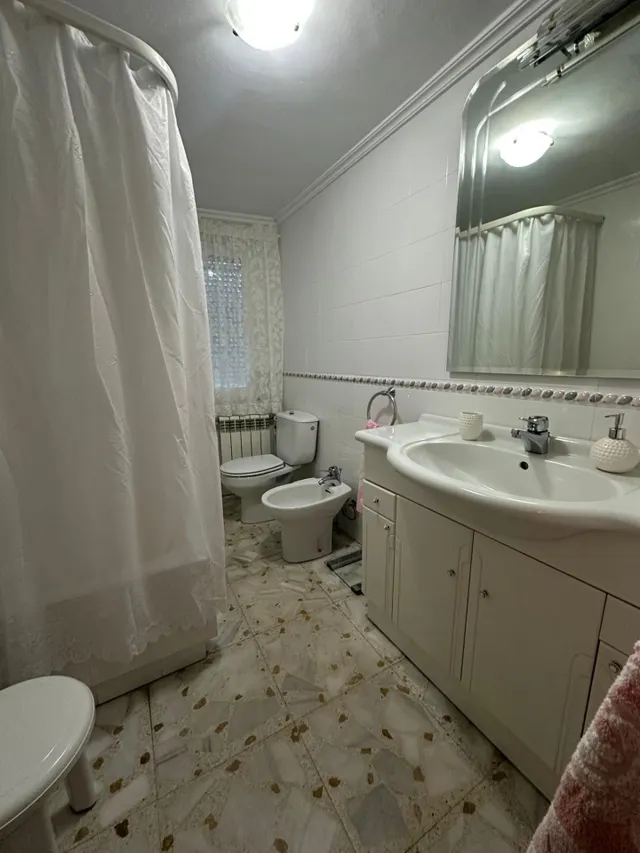 Casa en Toreno con Terreno: Amplia Propiedad de 3 habitaciones — 19