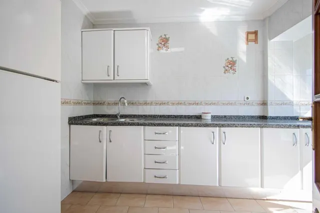 Estupendo piso en Polígono San Pablo, en calle Juan Espantaleón, junto Avda Villas de Cuba!! — 5