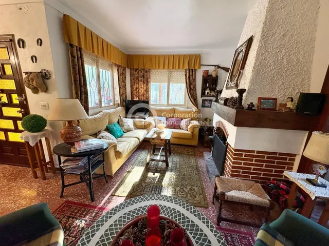Casa de Campo con cinco dormitorios y Piscina en Aguaderas - foto 4