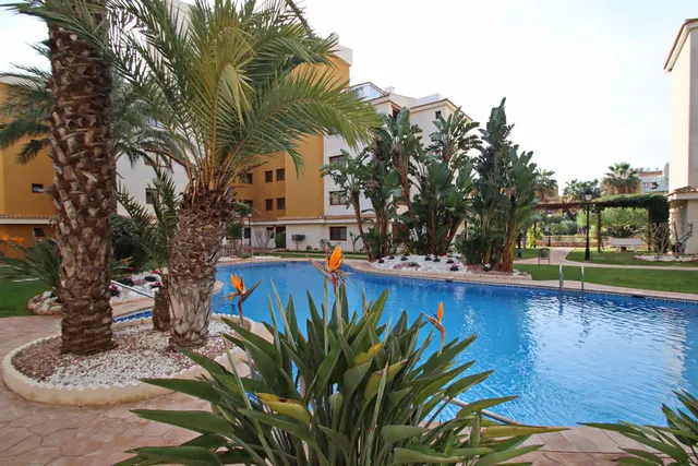 Soleado apartamento con vistas a la piscina en La Entrada, Punta Prima, Costa Blanca — 50