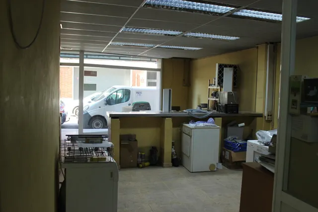 LOCAL EN ALQUILER EN MANRESA ZONA CALLE VILADORDIS — 17