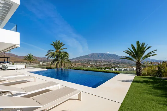 Spectacular Contemporary Villa with Exquisite Quality and Beautiful Views — 20