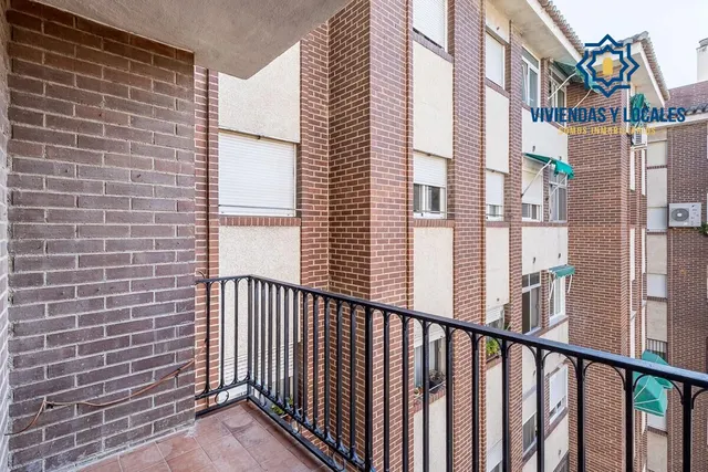 Espacio, luz y comodidad en una vivienda con grandes posibilidades en zona Alcampo — 2